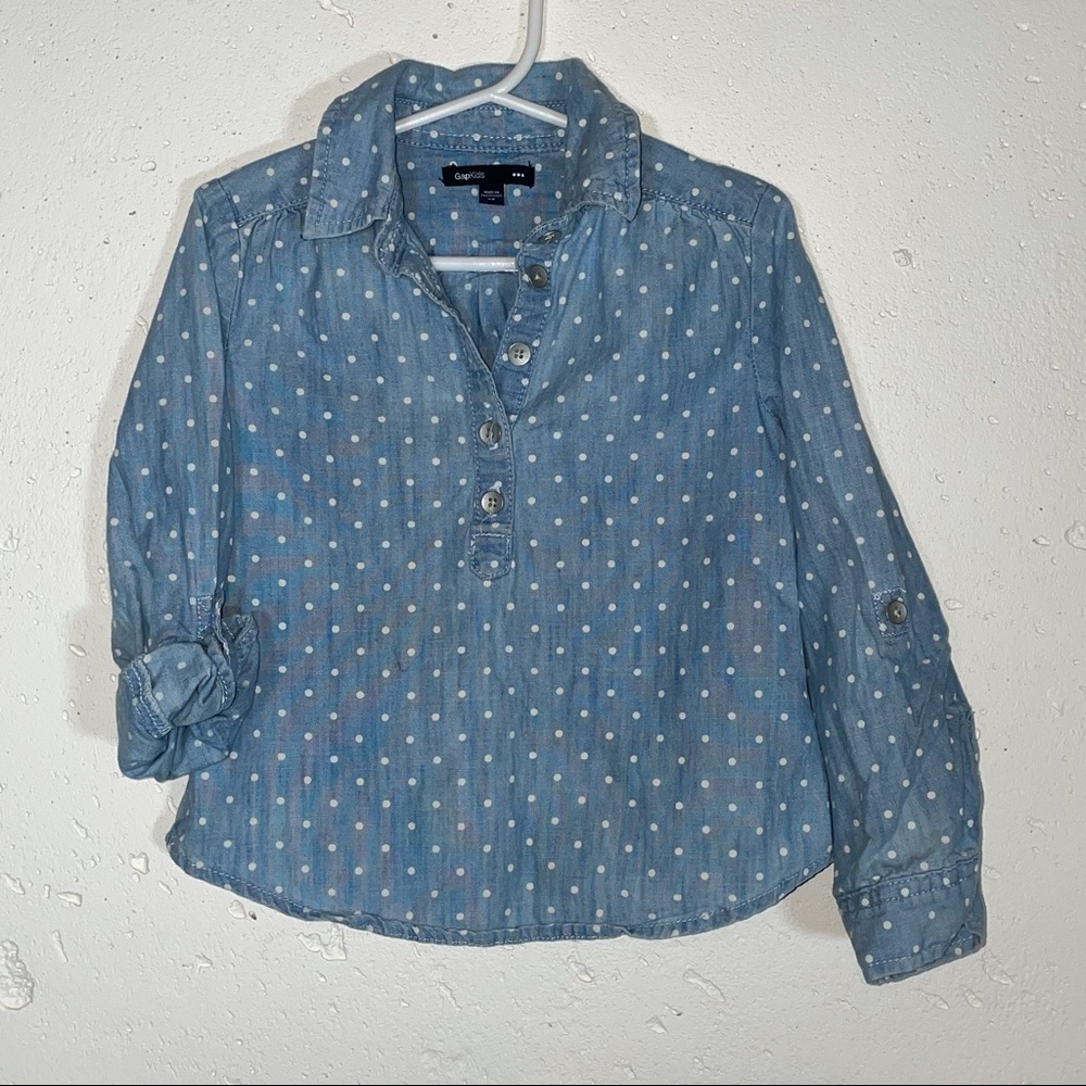 3/$10 
Gap Kids chambray top